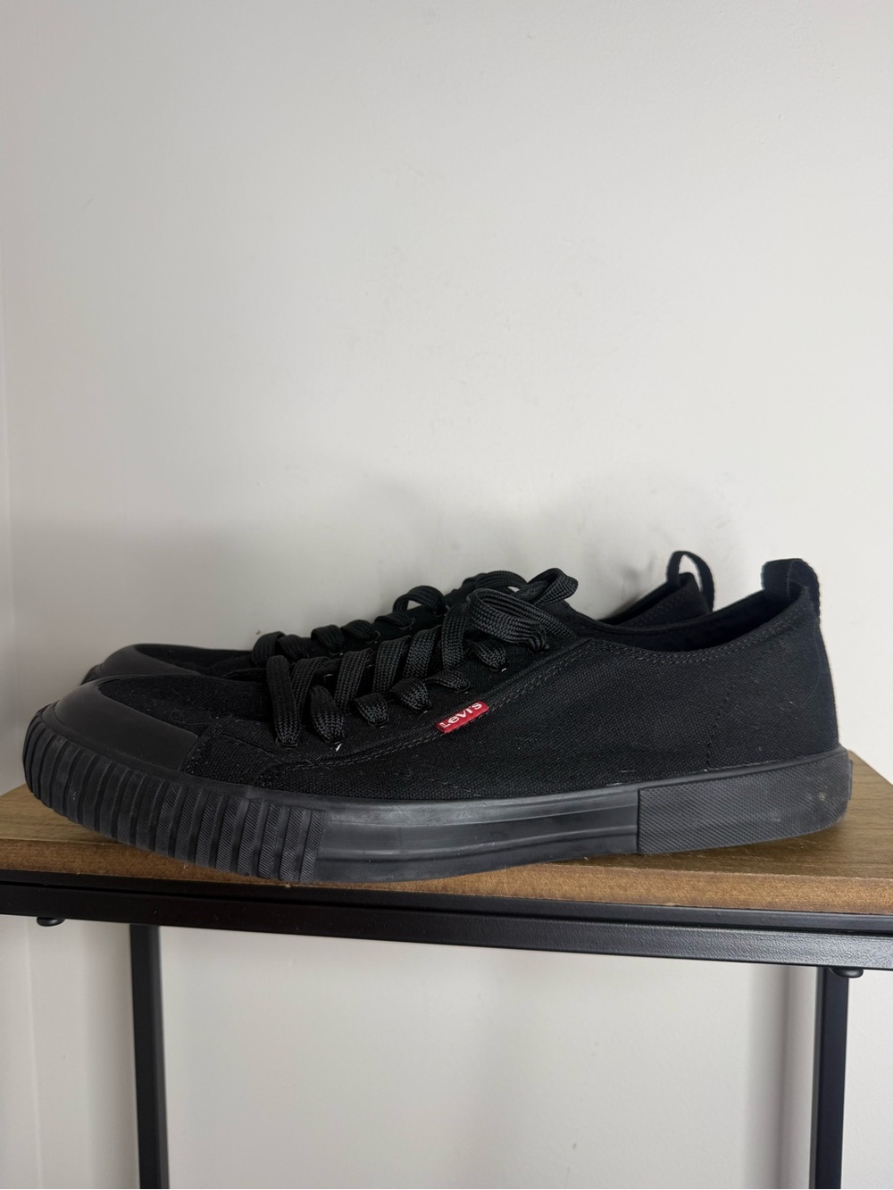 Levi's Men's Black Canvas Low-Top Sneakers with Red Insole Accent - Picture 5 of 8